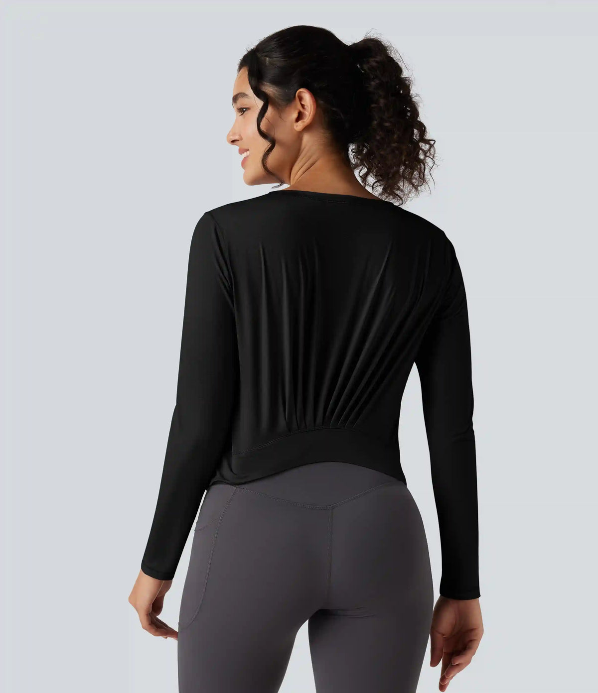 Round Neck Long Sleeve Pleated Yoga Sports Top with Pocket