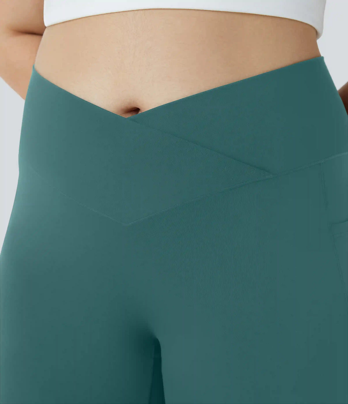 SoftlyZero™ High Waisted Crossover Pocket Capri Yoga Plus Size Leggings