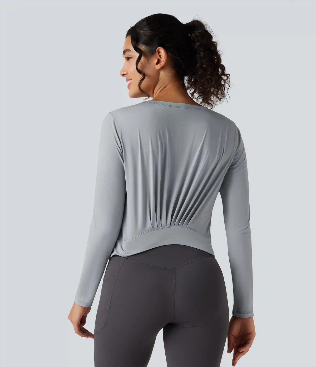 Round Neck Long Sleeve Pleated Yoga Sports Top with Pocket