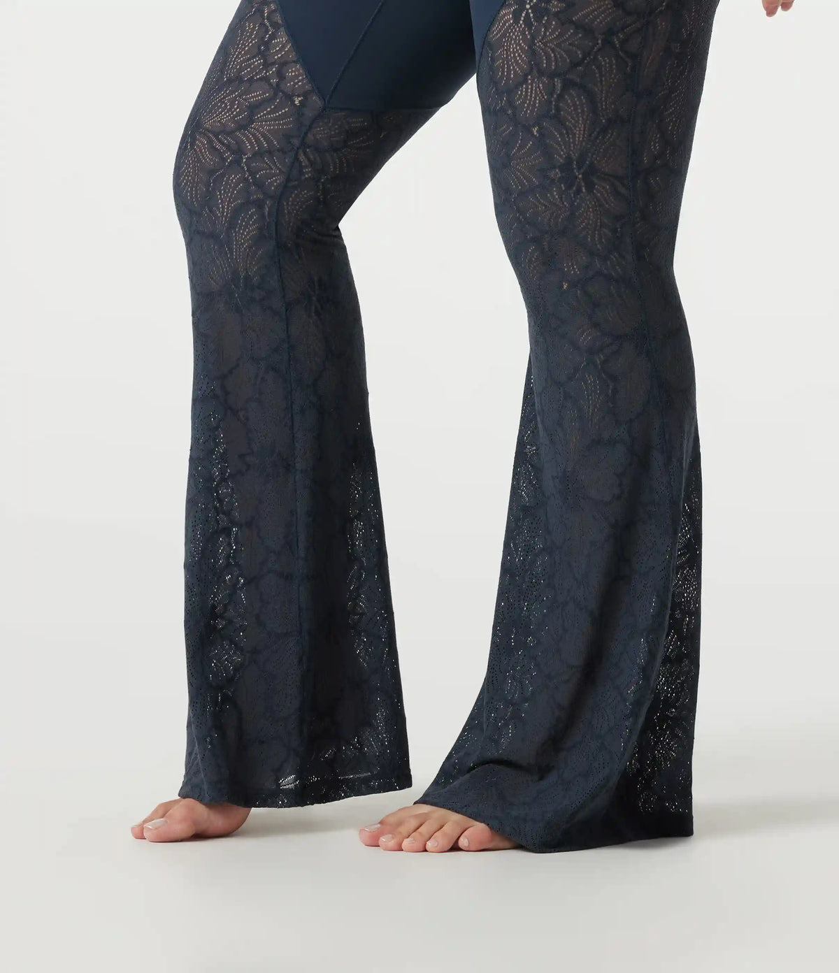 Halara UltraSculpt™ Plus Size High Waisted Tummy Control Contrast Lace Yoga Flare Leggings with Pocket