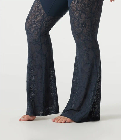 Halara UltraSculpt™ Plus Size High Waisted Tummy Control Contrast Lace Yoga Flare Leggings with Pocket