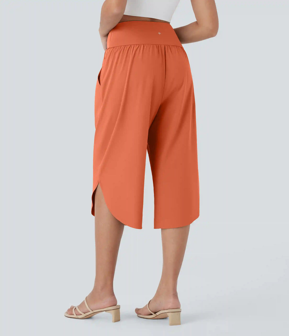 Breezeful™ High Waisted Crossover Pocket Quick Dry Capri Pants